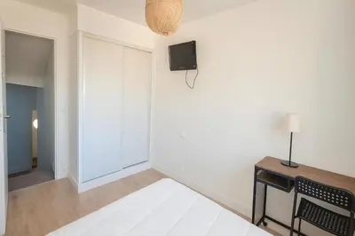 Un ou plusieurs lits dans un hébergement de l'établissement 4 L'appart hôte Chambre et salle de bain privée avec espace commun Linge et ménage inclus Gare Centre