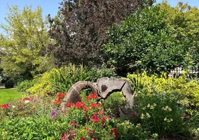 Jardin de l'établissement L'Odyssée Aux Trois Clés - Proche centre-ville - Jardin