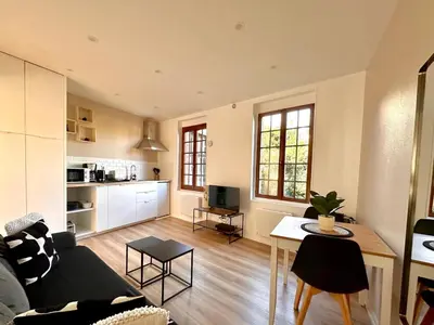 Cuisine ou kitchenette dans l'établissement Le Clocher - 1 Chambre - Wifi