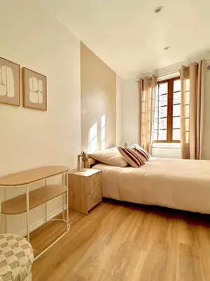 Un ou plusieurs lits dans un hébergement de l'établissement Le Clocher - 1 Chambre - Wifi