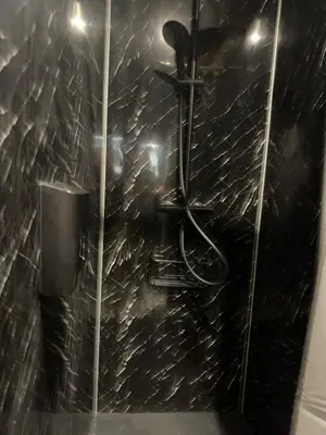 Salle de bains dans l'établissement 50 Nuances Balinaises Secrets d'Adultes