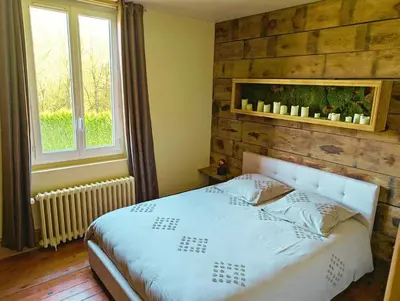 Un ou plusieurs lits dans un hébergement de l'établissement Belle Époque Villa With Hot Tub In Forges-Les-Eaux
