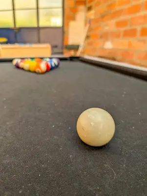 Billard dans l'établissement Belle Époque Villa With Hot Tub In Forges-Les-Eaux