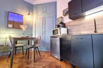 Cuisine ou kitchenette dans l'établissement Eleonore élégance calme confort et parking