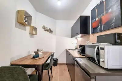 Cuisine ou kitchenette dans l'établissement Capucine élégance et confort