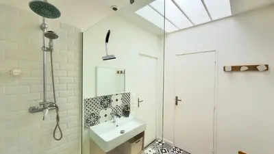 Salle de bains dans l'établissement Le Saint-Honore - T2 Terrasse au Calme