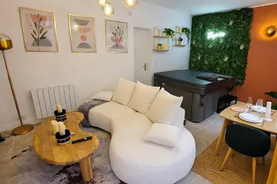 Coin salon dans l'établissement Forges-Zen