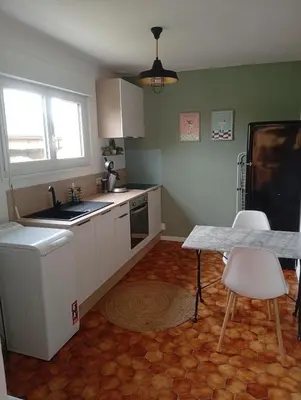 Cuisine ou kitchenette dans l'établissement Le studio