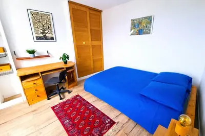 Coin salon dans l'établissement Escapade Rouennaise Séjour Confortable Rouen