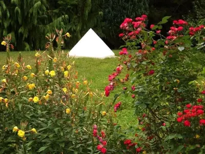 Jardin de l'établissement Holiday Home mit großem Garten in La Prée by Interhome
