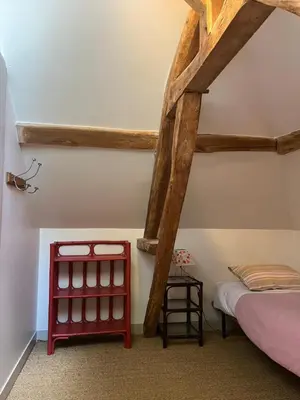 Un ou plusieurs lits dans un hébergement de l'établissement Cottage dans parc du Château d Émalleville