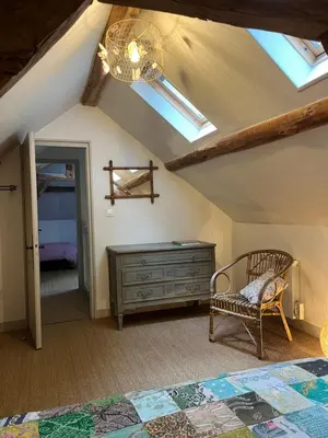Un ou plusieurs lits dans un hébergement de l'établissement Cottage dans parc du Château d Émalleville