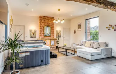 Coin salon dans l'établissement Gorgeous Home In Auvilliers With Wifi