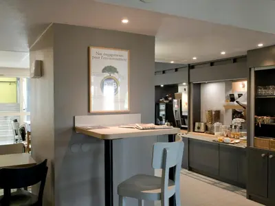 Cuisine ou kitchenette dans l'établissement B&B HOTEL Amiens Longueau
