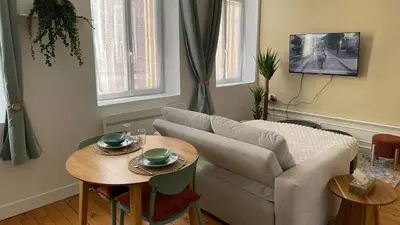 Coin salon dans l'établissement L'Alexandrine, Cozy cocoon in downtown Amiens