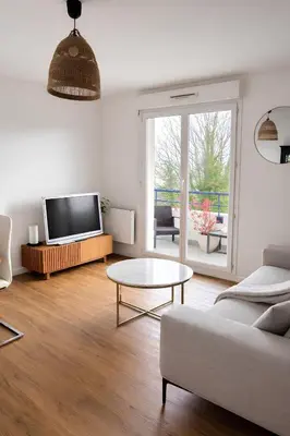 Télévision ou salle de divertissement dans l'établissement T2 calme Canteleu Proche Transports & Rouen Centre