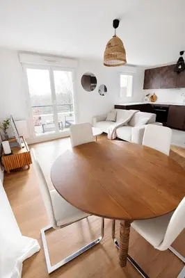 Cuisine ou kitchenette dans l'établissement T2 calme Canteleu Proche Transports & Rouen Centre
