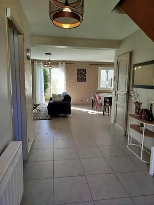 Coin salon dans l'établissement Family home in Gisors