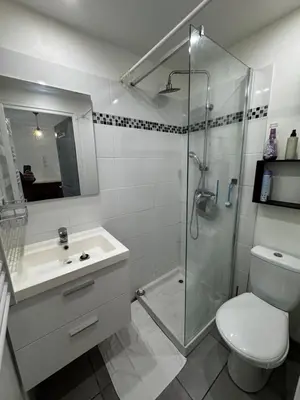 Salle de bains dans l'établissement Studio fonctionnel à Amiens