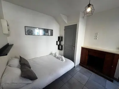 Un ou plusieurs lits dans un hébergement de l'établissement Studio fonctionnel à Amiens