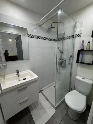 Salle de bains dans l'établissement Studio fonctionnel à Amiens