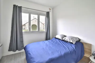 Un ou plusieurs lits dans un hébergement de l'établissement Le Cosy Chic - Avec jardin et parking