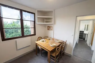 Cuisine ou kitchenette dans l'établissement Maison paisible à Senlis