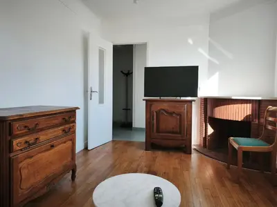 Télévision ou salle de divertissement dans l'établissement Maison
