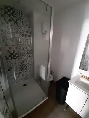 Salle de bains dans l'établissement Charmant studio free parking quartier Anglais