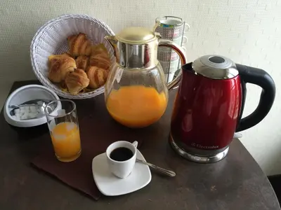 Options de petit-déjeuner proposées aux clients de l'établissement Le 360 TOUR PERRET 19eme PANORAMA 4 ETOILES