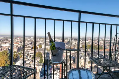 Balcon ou terrasse dans l'établissement Le 360 TOUR PERRET 19eme PANORAMA 4 ETOILES