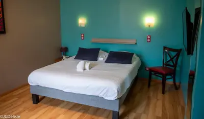 Un ou plusieurs lits dans un hébergement de l'établissement Logis - Hotel & Restaurant La Corne d 'Abondance