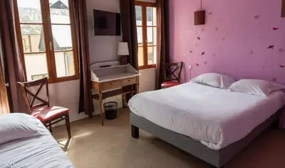 Un ou plusieurs lits dans un hébergement de l'établissement Logis - Hotel & Restaurant La Corne d 'Abondance