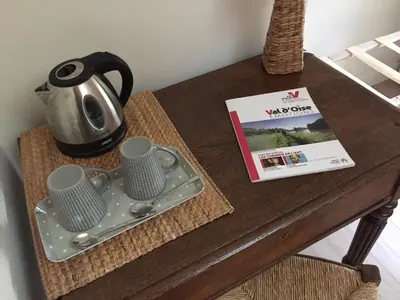 Plateau bouilloire dans l'établissement La Musardine en Vexin