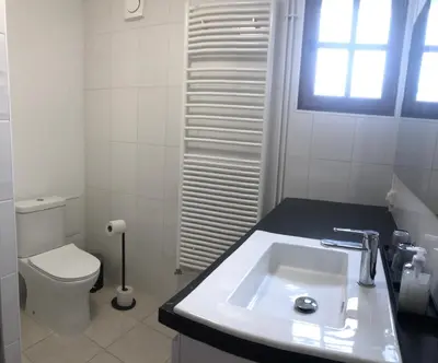 Salle de bains dans l'établissement La petite Normande en ville