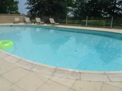 Piscine de l'établissement Château de la Râpée Hôtel restaurant ou située à proximité
