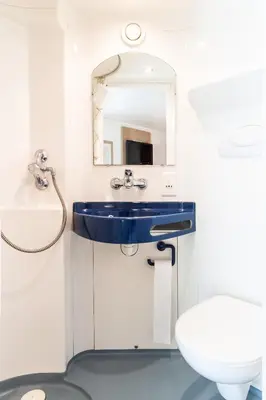 Salle de bains dans l'établissement BRIT Hotel Rouen Nord - Barentin