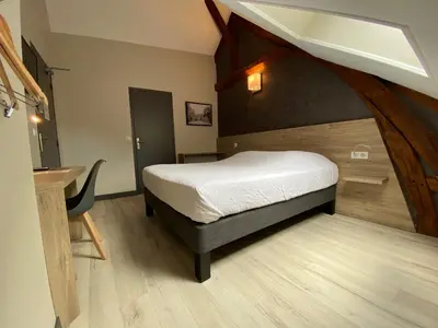 Un ou plusieurs lits dans un hébergement de l'établissement LOGIS - Hôtel & Restaurant Saint Nicolas