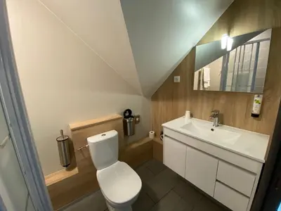 Salle de bains dans l'établissement LOGIS - Hôtel & Restaurant Saint Nicolas