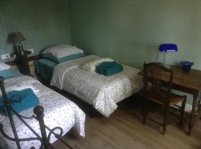 Un ou plusieurs lits dans un hébergement de l'établissement Charmante Petite Maison dans le Jardin