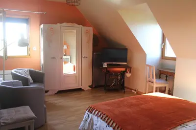 Télévision ou salle de divertissement dans l'établissement Chambre D'hotes Le Clos Fleuri