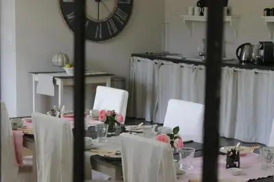 Restaurant ou autre lieu de restauration dans l'établissement Chambres d'Aumont