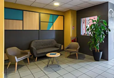 Coin salon dans l'établissement B&B HOTEL Rouen Saint-Étienne-du-Rouvray