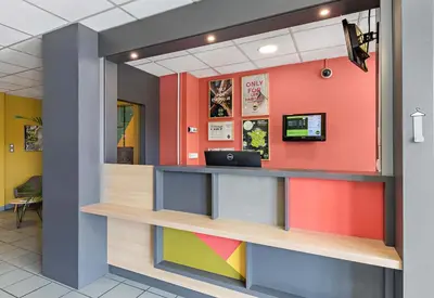 Télévision ou salle de divertissement dans l'établissement B&B HOTEL Rouen Saint-Étienne-du-Rouvray