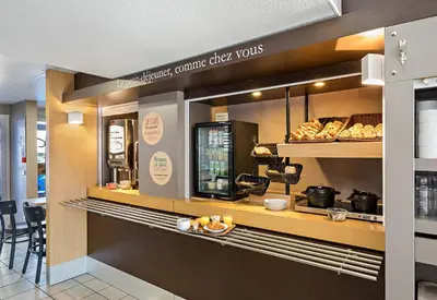 Cuisine ou kitchenette dans l'établissement B&B HOTEL Rouen Parc des Expos Zénith
