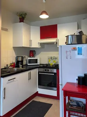 Cuisine ou kitchenette dans l'établissement Jasmin