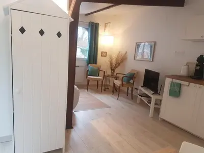 Télévision ou salle de divertissement dans l'établissement Ambition Zen Presles