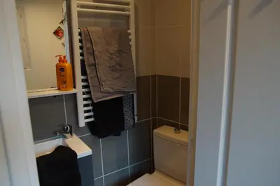 Salle de bains dans l'établissement Petite Parenthèse proche SONELO