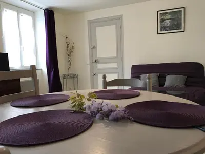 Coin salon dans l'établissement Gite Ancien Relais de Saint-Jacques