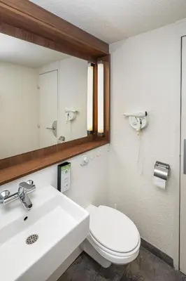 Salle de bains dans l'établissement Campanile NATURE - Cergy Saint Christophe